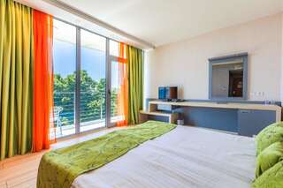 Отель Sol Marina Palace Hotel Несебр Двухместный номер с 1 кроватью или 2 отдельными кроватями (для 2 взрослых)-1