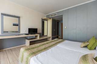 Отель Sol Marina Palace Hotel Несебр Двухместный номер с 1 кроватью или 2 отдельными кроватями (для 2 взрослых)-6
